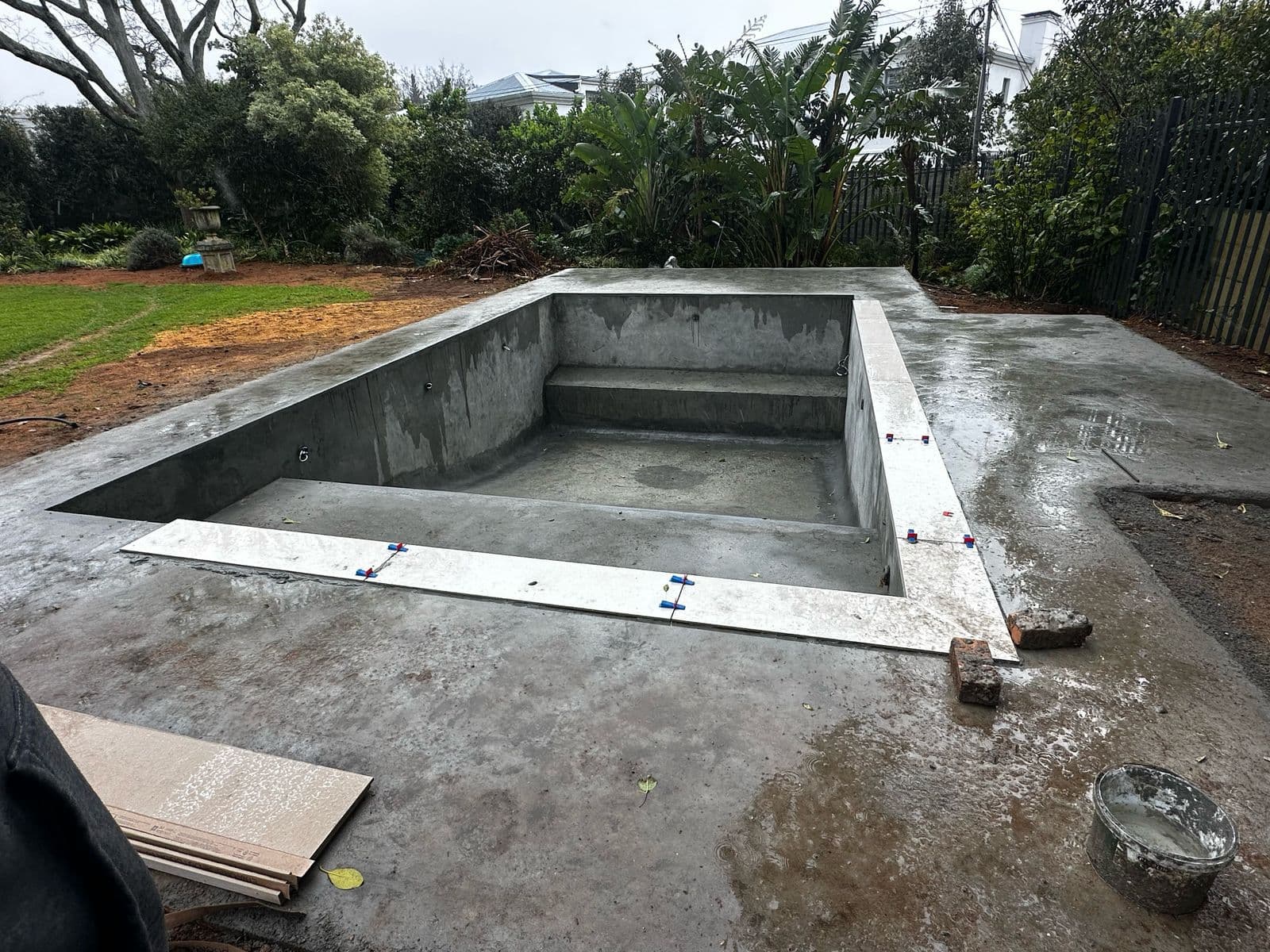 Surround & tiling begins